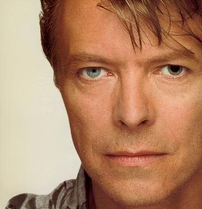 David Bowie com heterocromia total