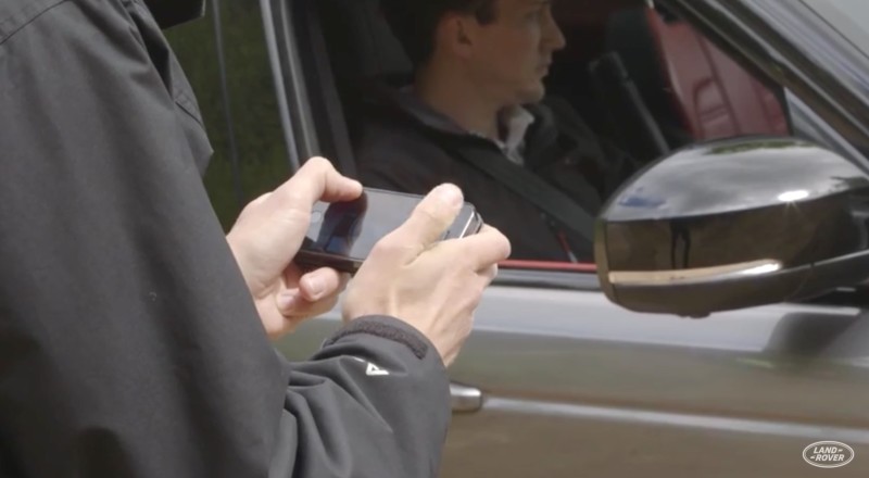 Land Rover lança carro controlado por smartphone