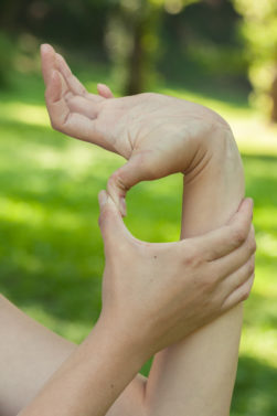Elevada flexibilidade associada à síndrome de Ehlers-Danlos Crédito: Mitskevich Uladzimir/Shutterstock.com